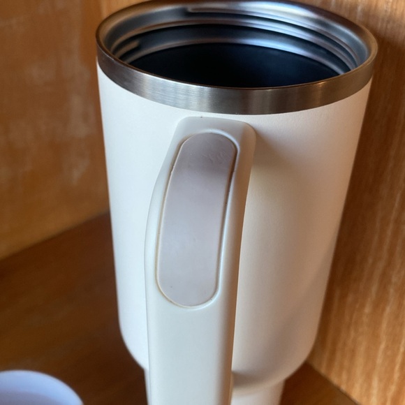 Stanley 40oz Stainless Steel Adventure Quencher Cream - Picture 5 of 8